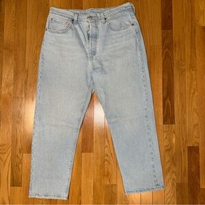 Levi's 501 button fly jeans. 31x25 according to measurements. Light Blue wash.